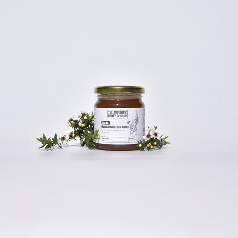 MGO83+ Manuka Multi-Floral Honey. 8cm high, 7cm wide, weighs 250g.